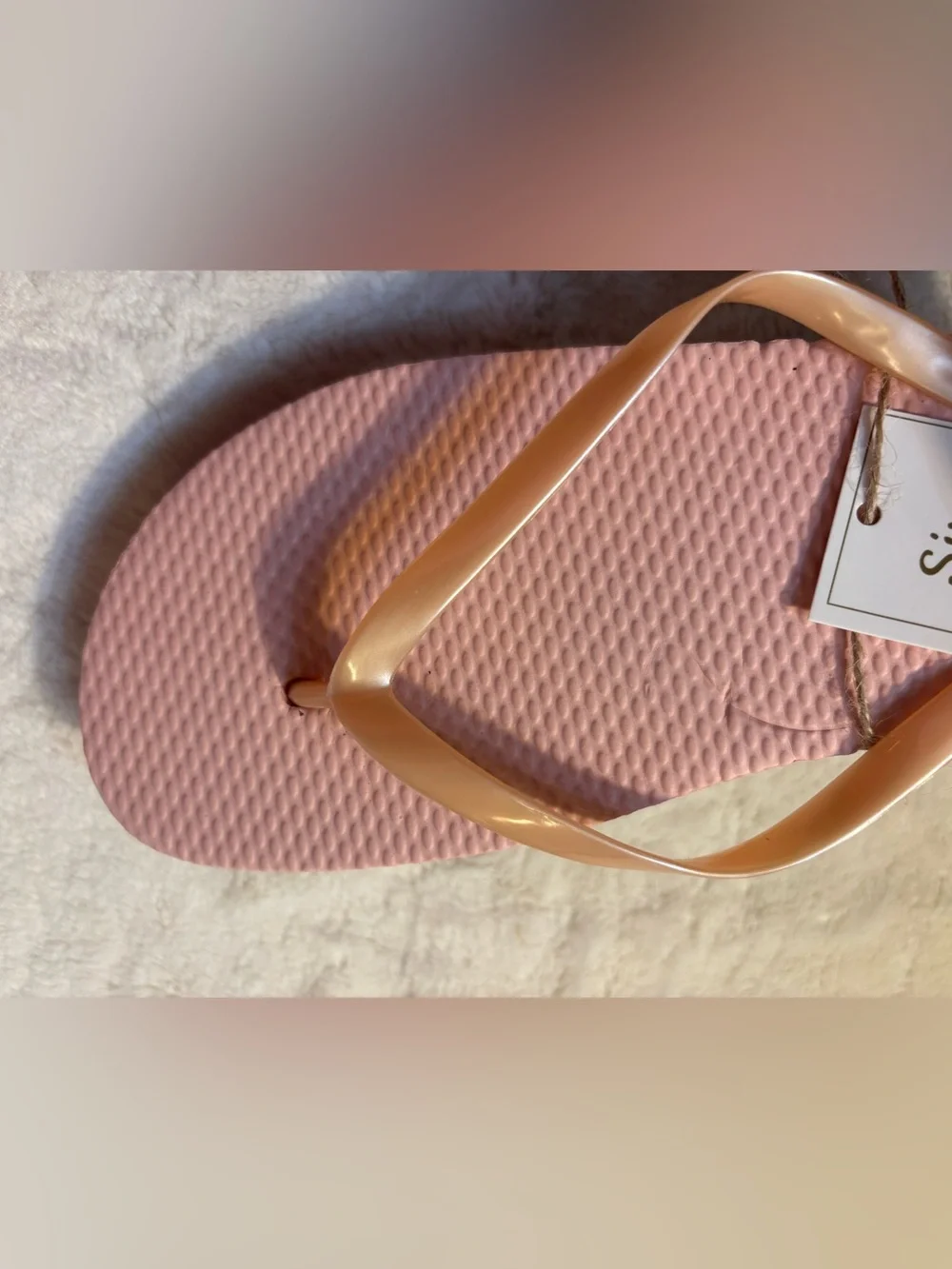 NWT Flip Flops Size Large (8-9) Beach Sandals Pale Pink
